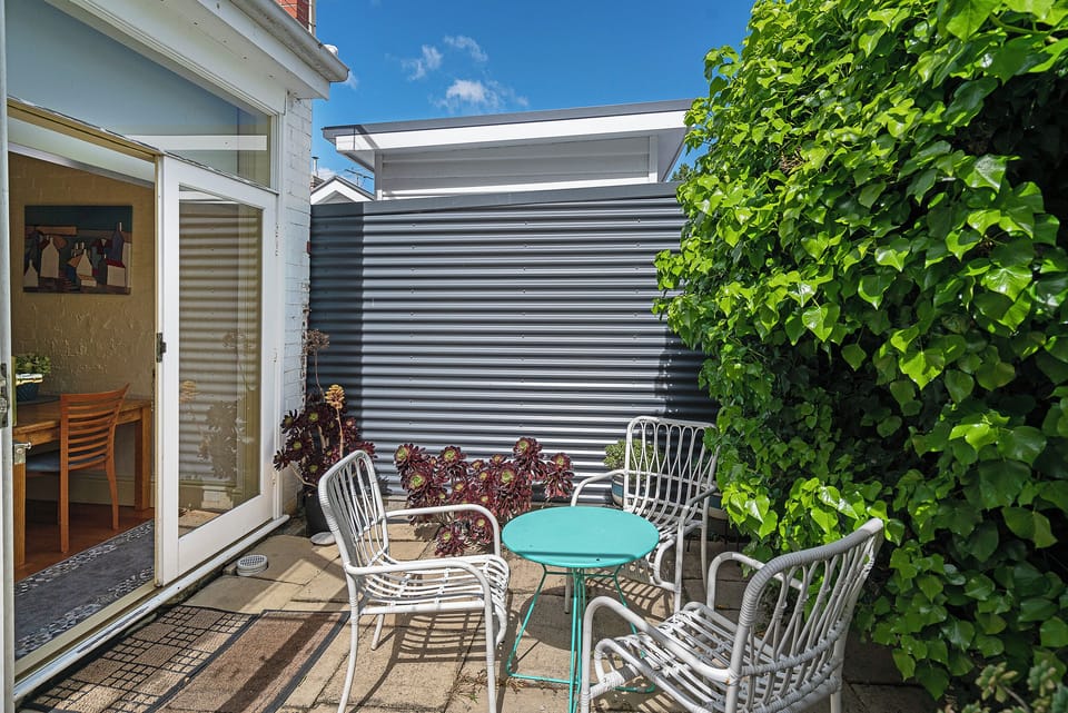 Step outside to the private courtyard, where you can enjoy your morning coffee or unwind after a day of exploring Hobart. The perfect spot for al fresco dining or simply soaking up the sunshine.