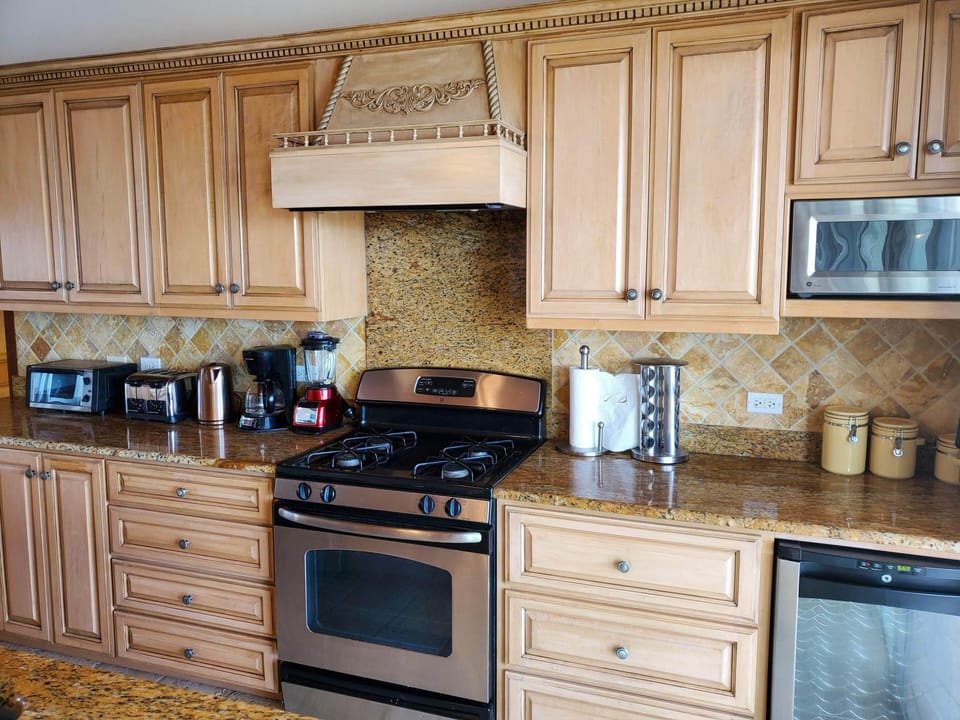 Kitchen & Oven