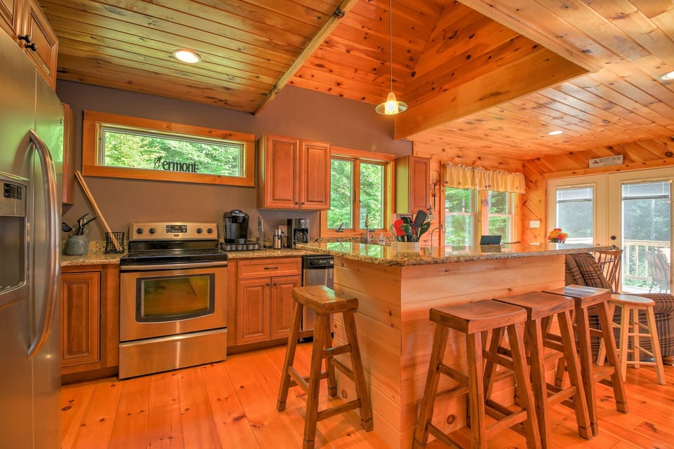 Kitchen has great appliances and a breakfast bar.