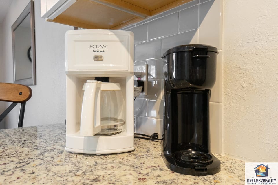 Both Traditional Drip and Keurig Single Serve Coffee Maker