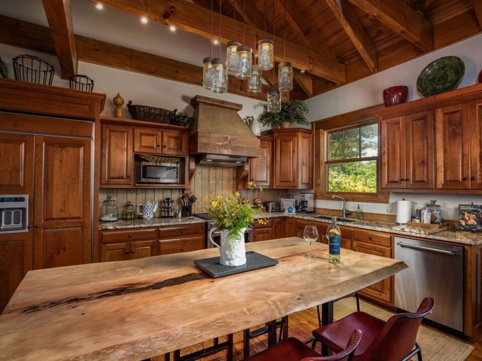 Kitchen with gourmet appliances & all the kitchen equipment/dishware imaginable!
