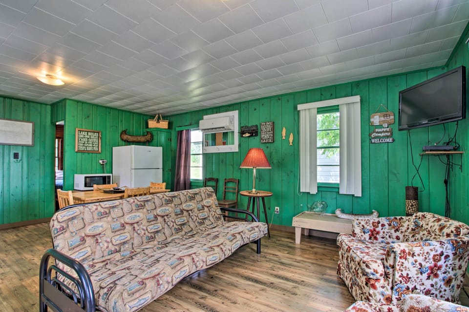 Living Room | Futon | Free WiFi | Smart TV