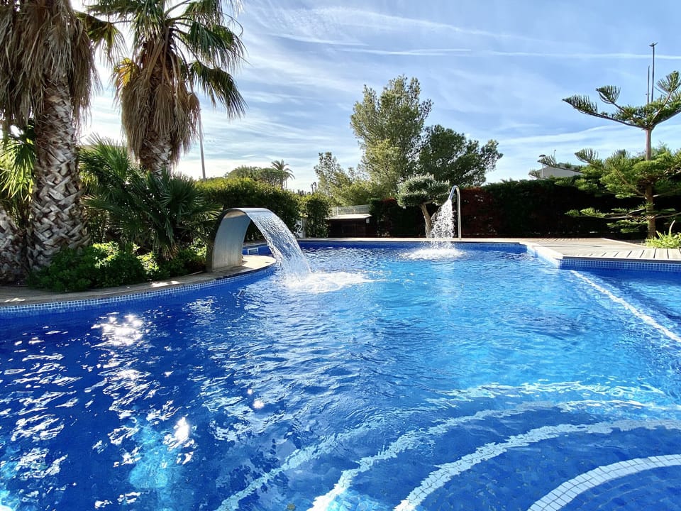 Beautiful private swimming pool and garden