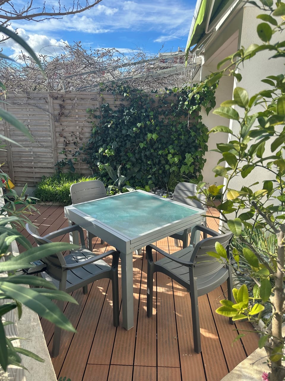 Outdoor dining