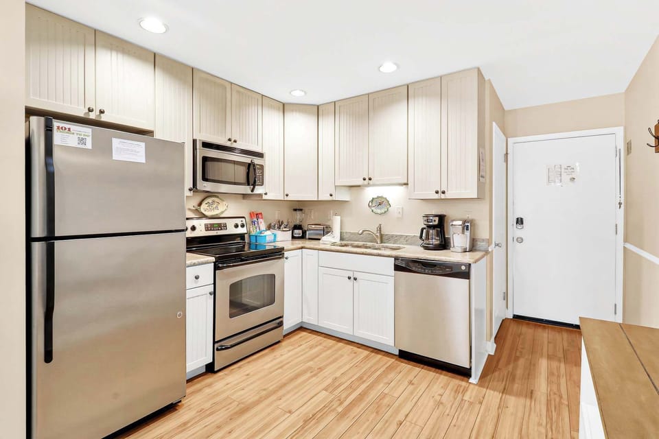 Fully Stocked kitchen with cookware & dishware included