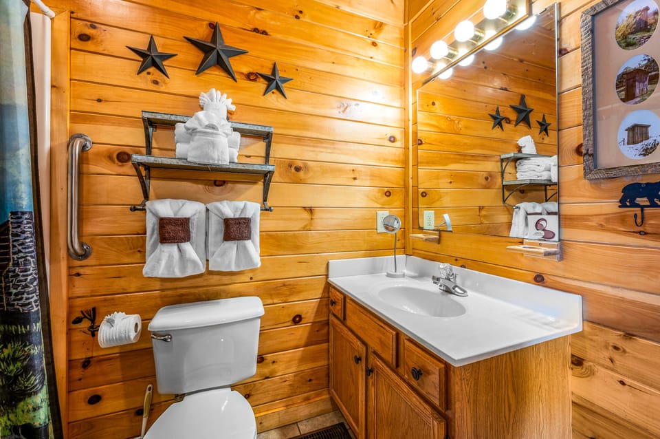 Shared Bathroom -King Bedroom Access