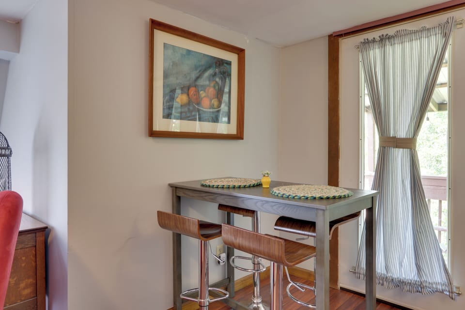 Dining Space | Dishware/Flatware