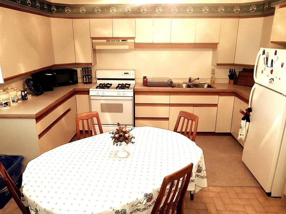 Large eat in kitchen - fully equipped for the home cook.