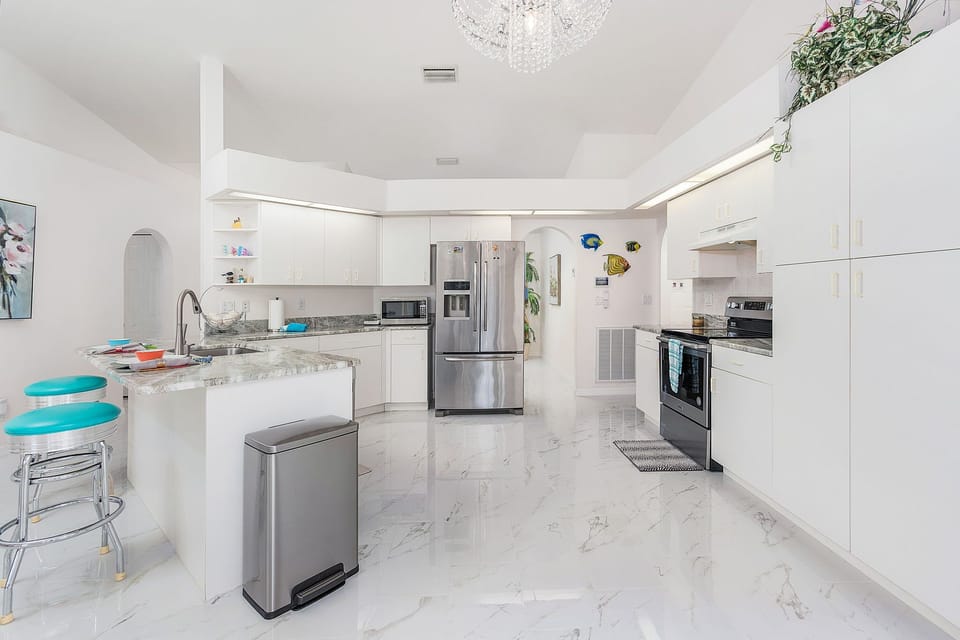 The kitchen is fully equipped & has room for 2 at the breakfast bar