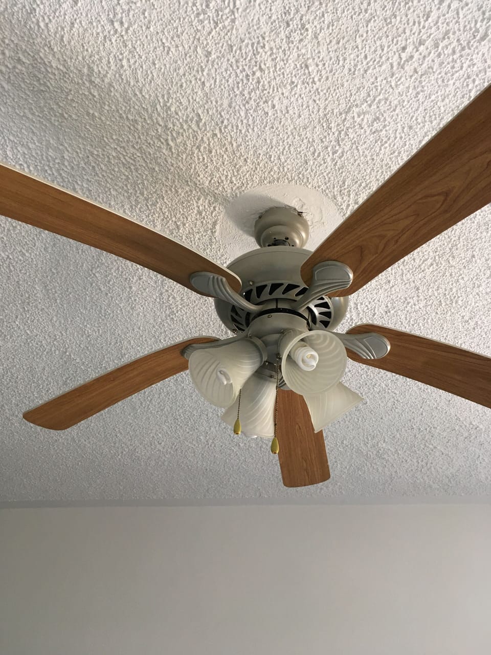 Powerful ceiling fan in all rooms