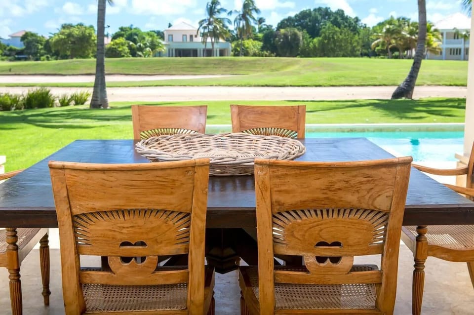 Casa Bella - Luxury golf villa close to the beach in exclusive beach resort (1970)