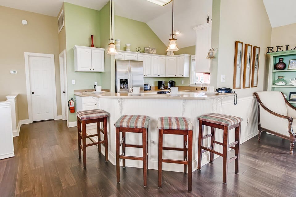 Surf-or-Sound-Realty-Dreamer's-Landing-926-Kitchen-2