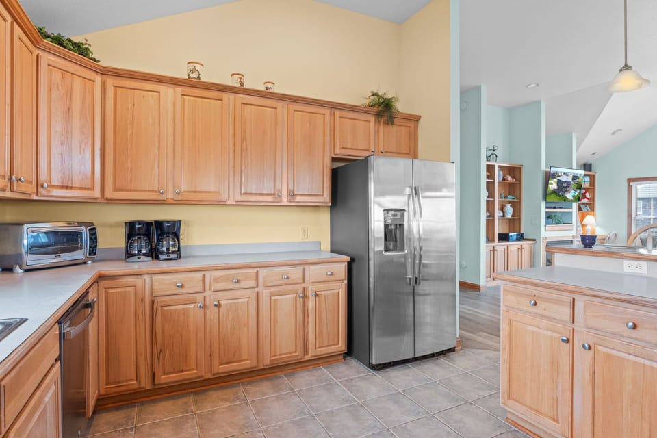 Surf or Sound Realty - 927 - Sunshine Daydream - Kitchen -2