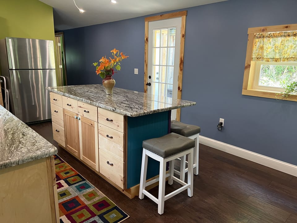 Eat in kitchen island, seating for 6