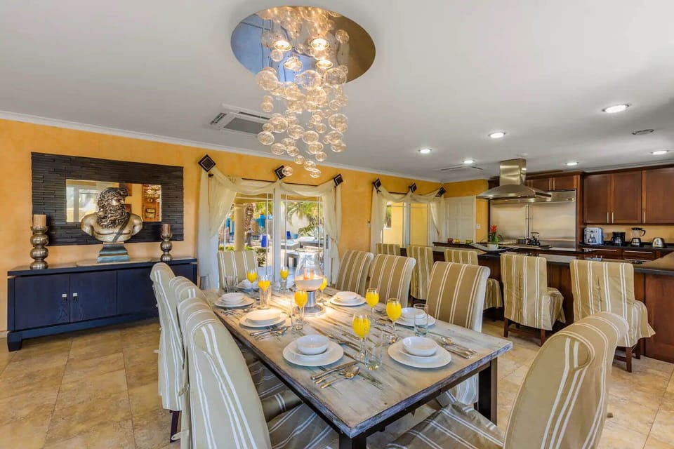 Huge dining area with spectacular interior decor