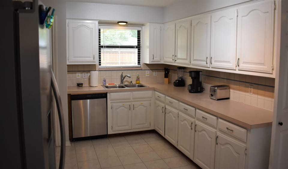 Organized, neat, and well-equipped kitchen 