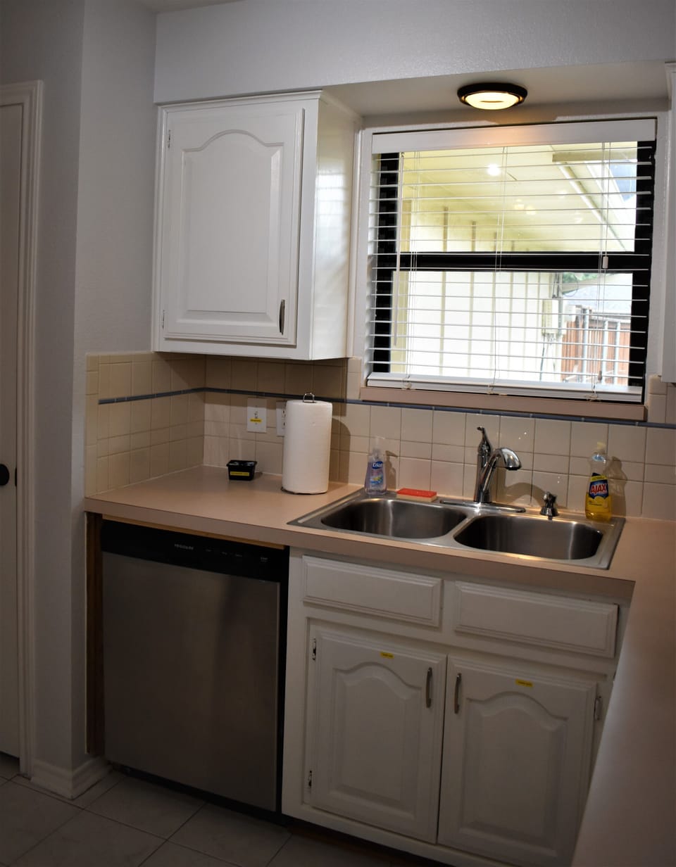 Organized, neat, and well-equipped kitchen 