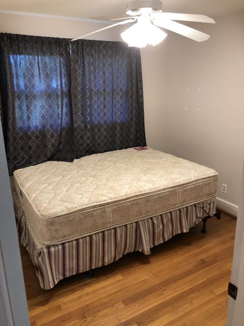 Middle bedroom 
