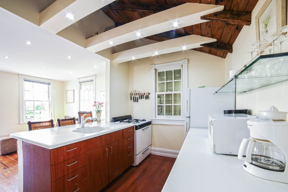 Cigar House Full Kitchen