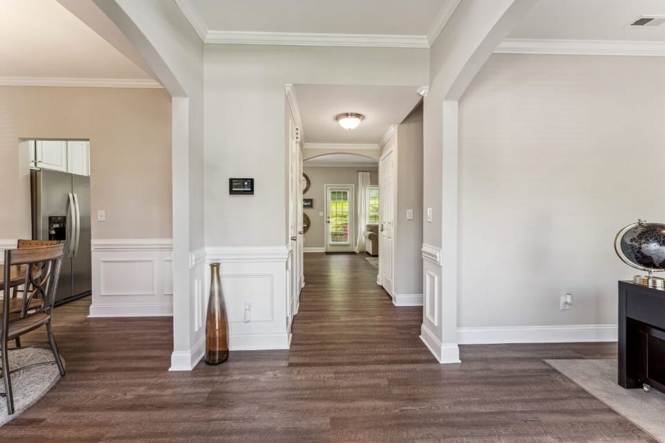 Open and inviting entry!