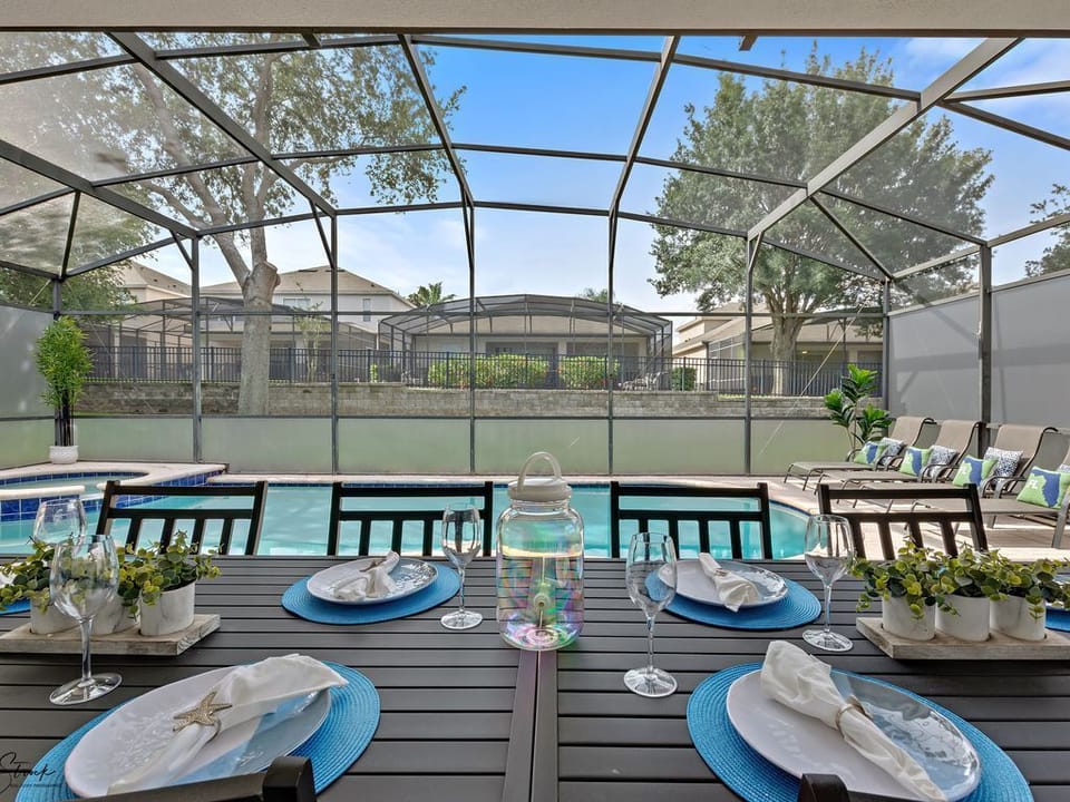 Large outdoor dining for all
