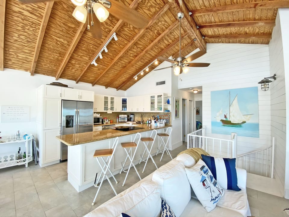 Spacious 2nd floor open floor plan 