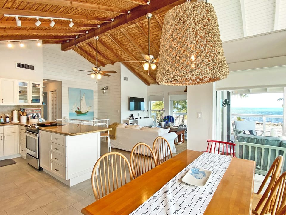 Spacious 2nd floor open floor plan 
