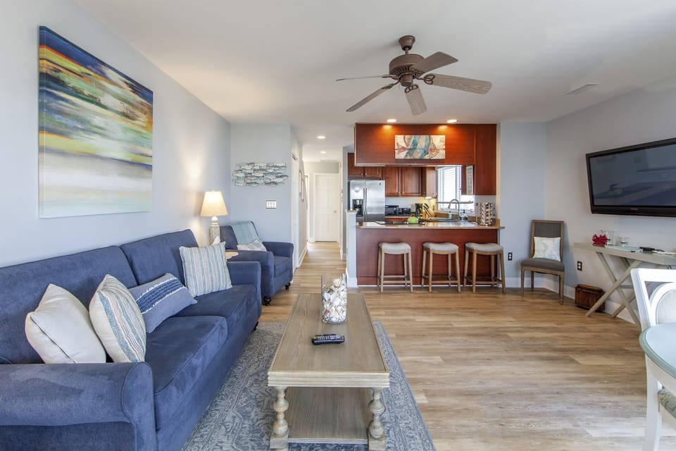 OPEN KITCHEN & LIVING