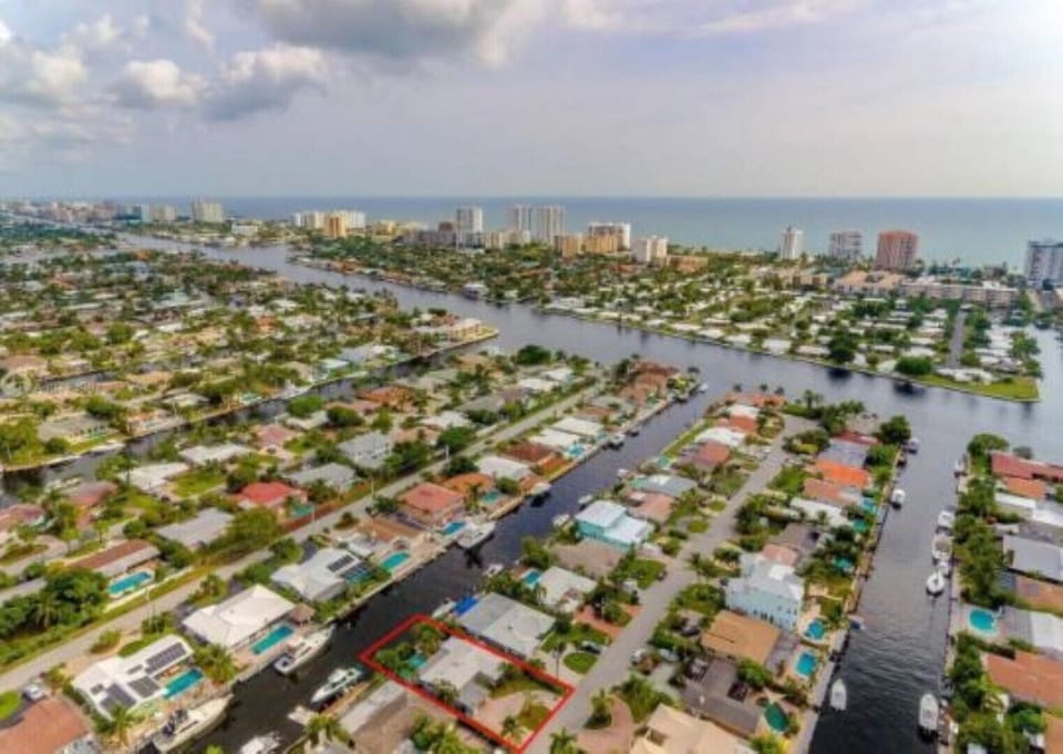 right on canal direct to intercoastal