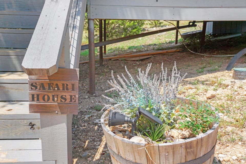 Sign leading upstairs to the Safari House.