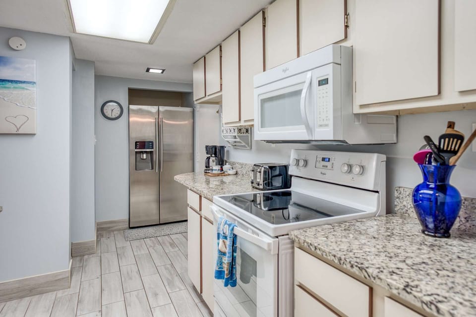 Fully equipped kitchen to cook all your favorite vacation meals.