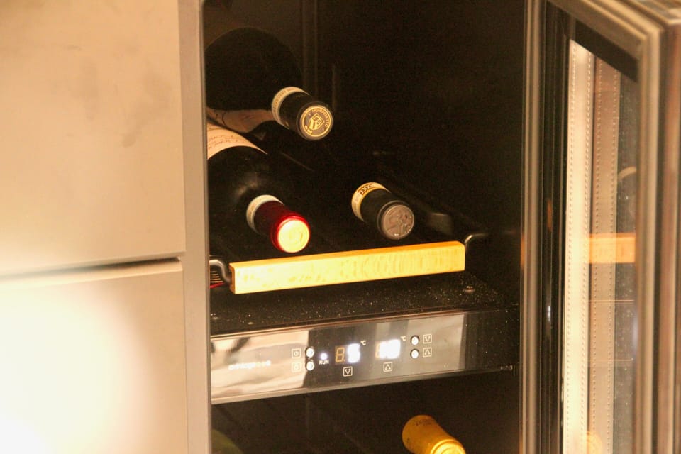 Dual zone wine cooler for the perfect serving temperature for your Nebbiolo, Barberra and Prosecco