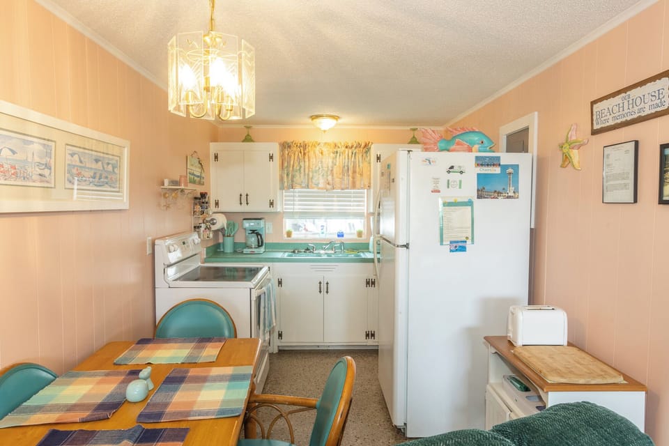 Dining/kitchen