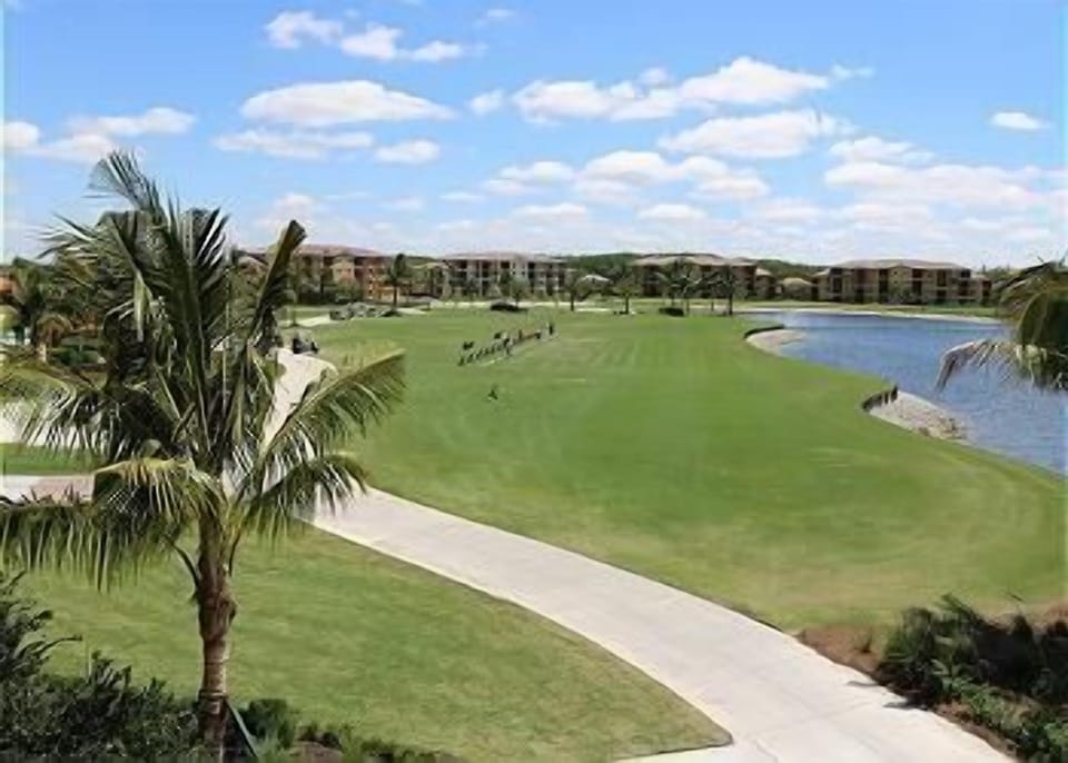 BN4622 - The clubhouse terrace overlooks the Bonita National's driving range and lake.