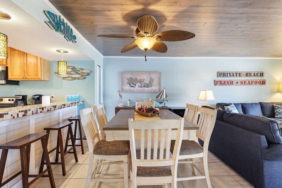 Additional view of dining area