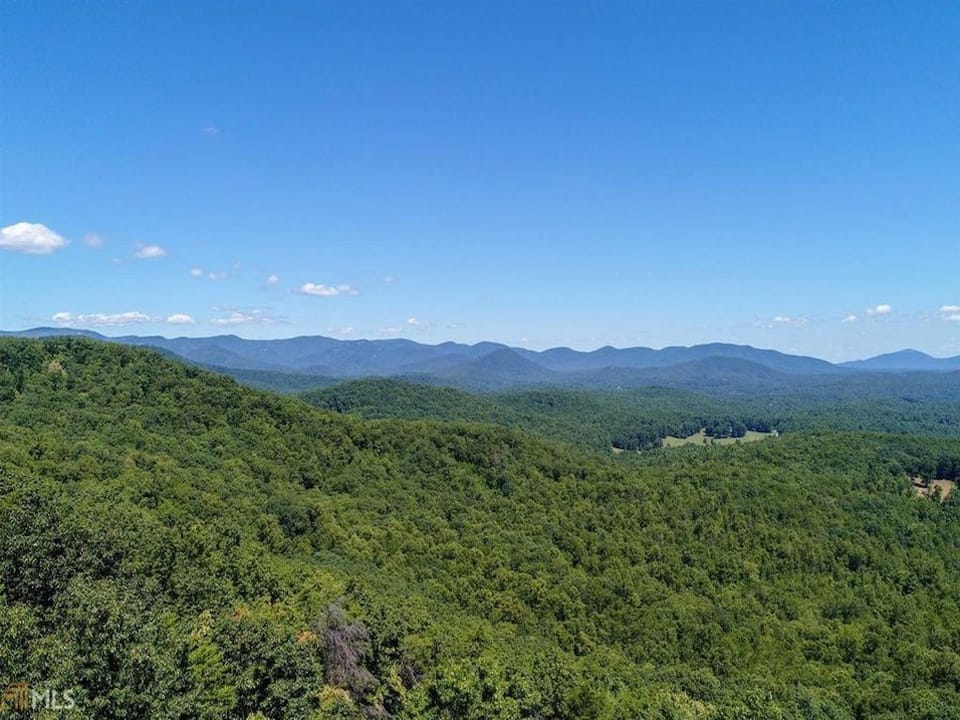 A glimpse of the mountains