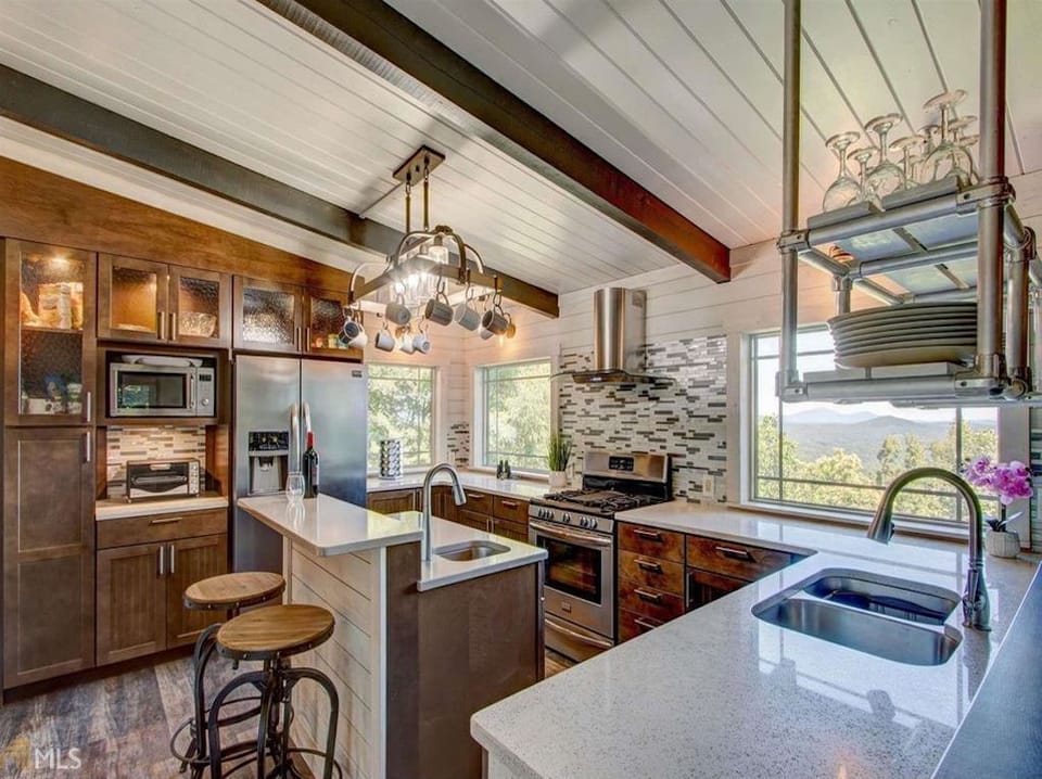 Phoenix Suite kitchen