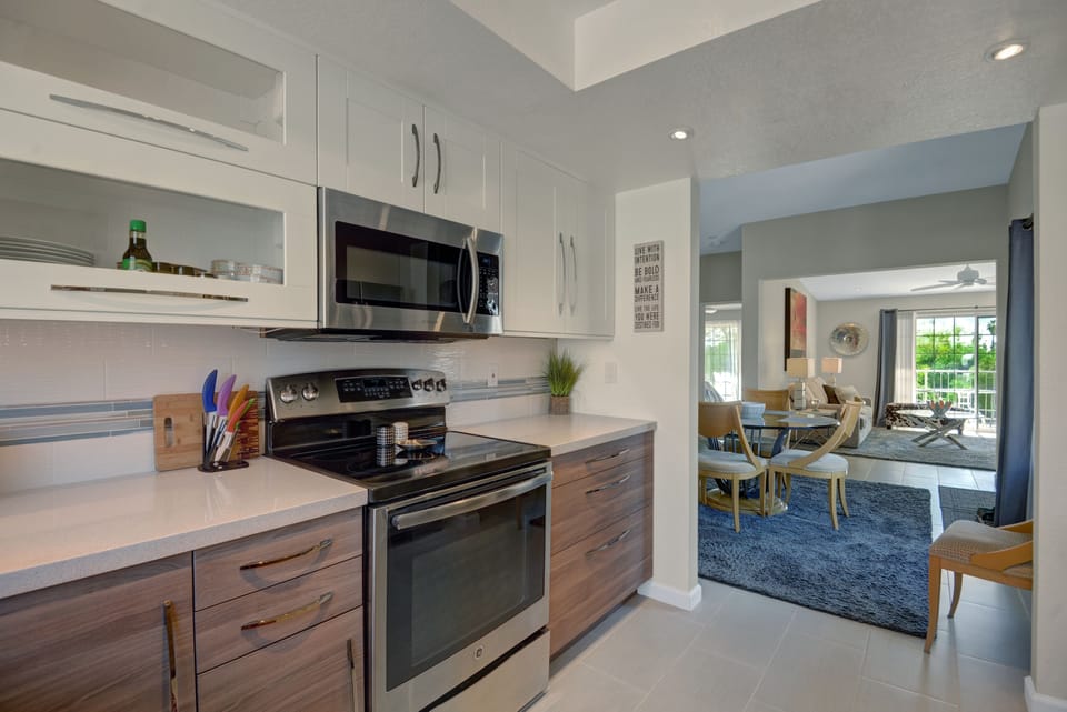 10 KITCHEN REVERSE.jpg