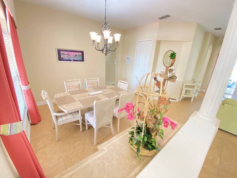 Multiple Dinning Areas