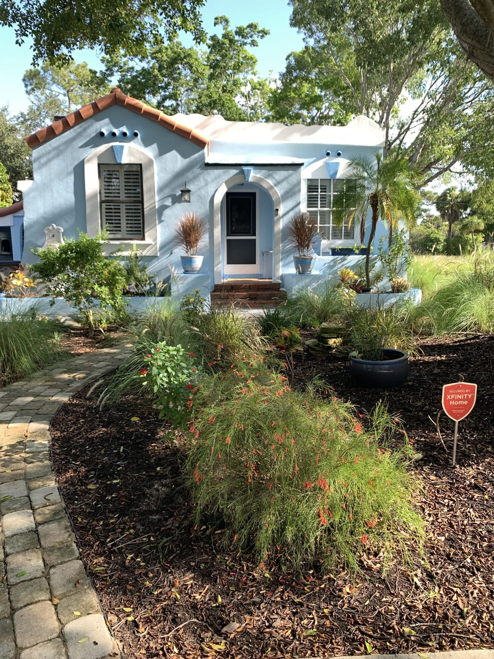 Blue Spanish Bungalow in Downtown district of Fort Myers