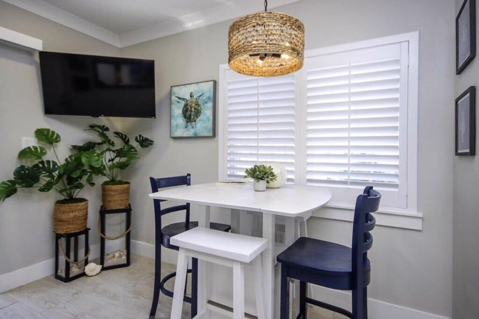 C13DiningArea