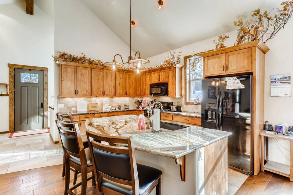 Versatile kitchen-adjacent dining area