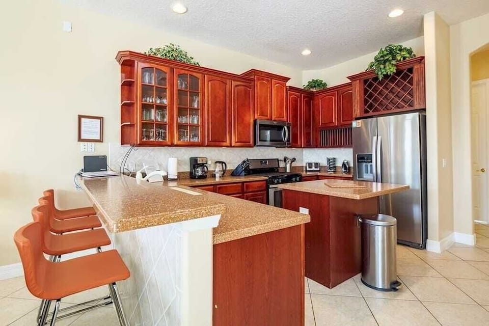 Large Open Plan Family Room and Kitchen