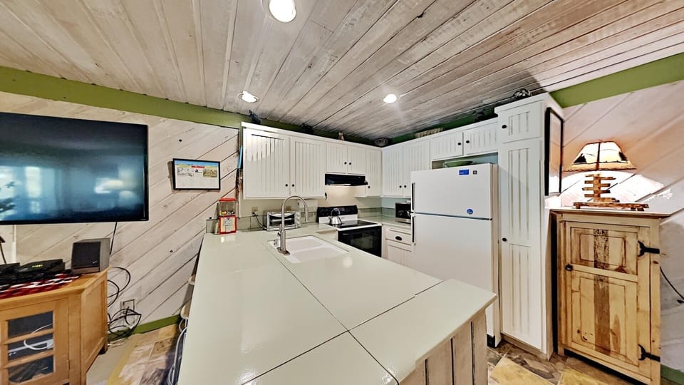 Full-Size, Fully Equipped Kitchen