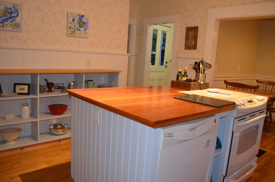 dishwasher and stove view towards front entry
