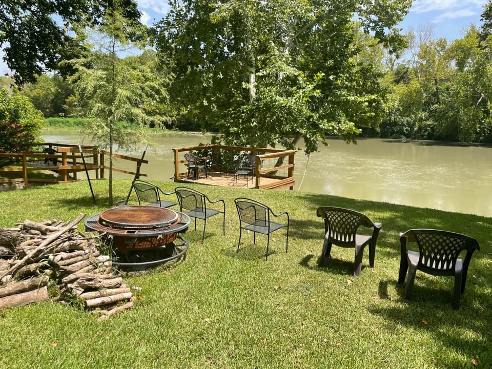 Fire Pit on the River (Bring your own wood) 