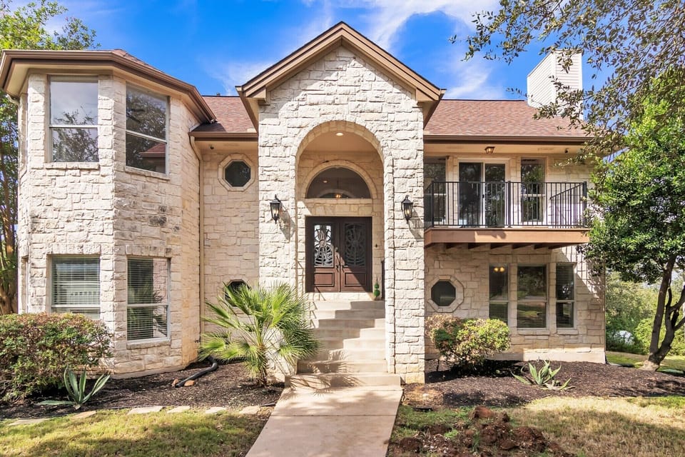 Beautiful home in a residential area close to Lake Travis