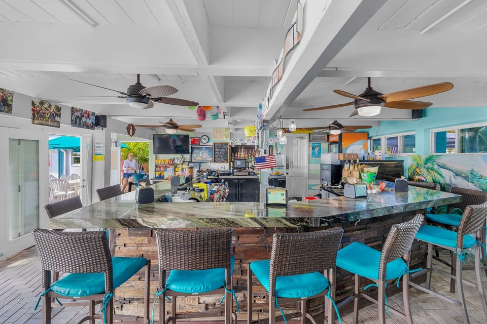 Cabana Club Bar & Restaurant 