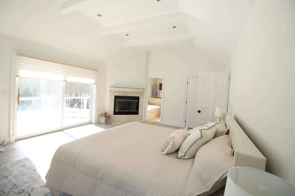 Master BR w/fireplace 