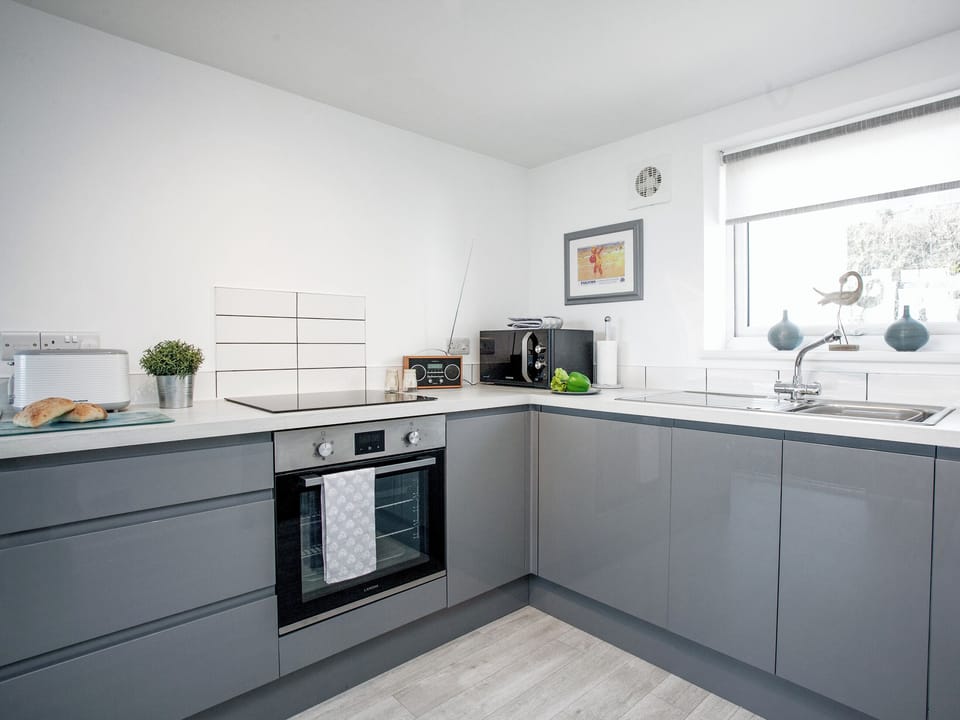 Kitchen | Herons Haven - Harbourside Holiday Apartments - Herons Haven, Paignton